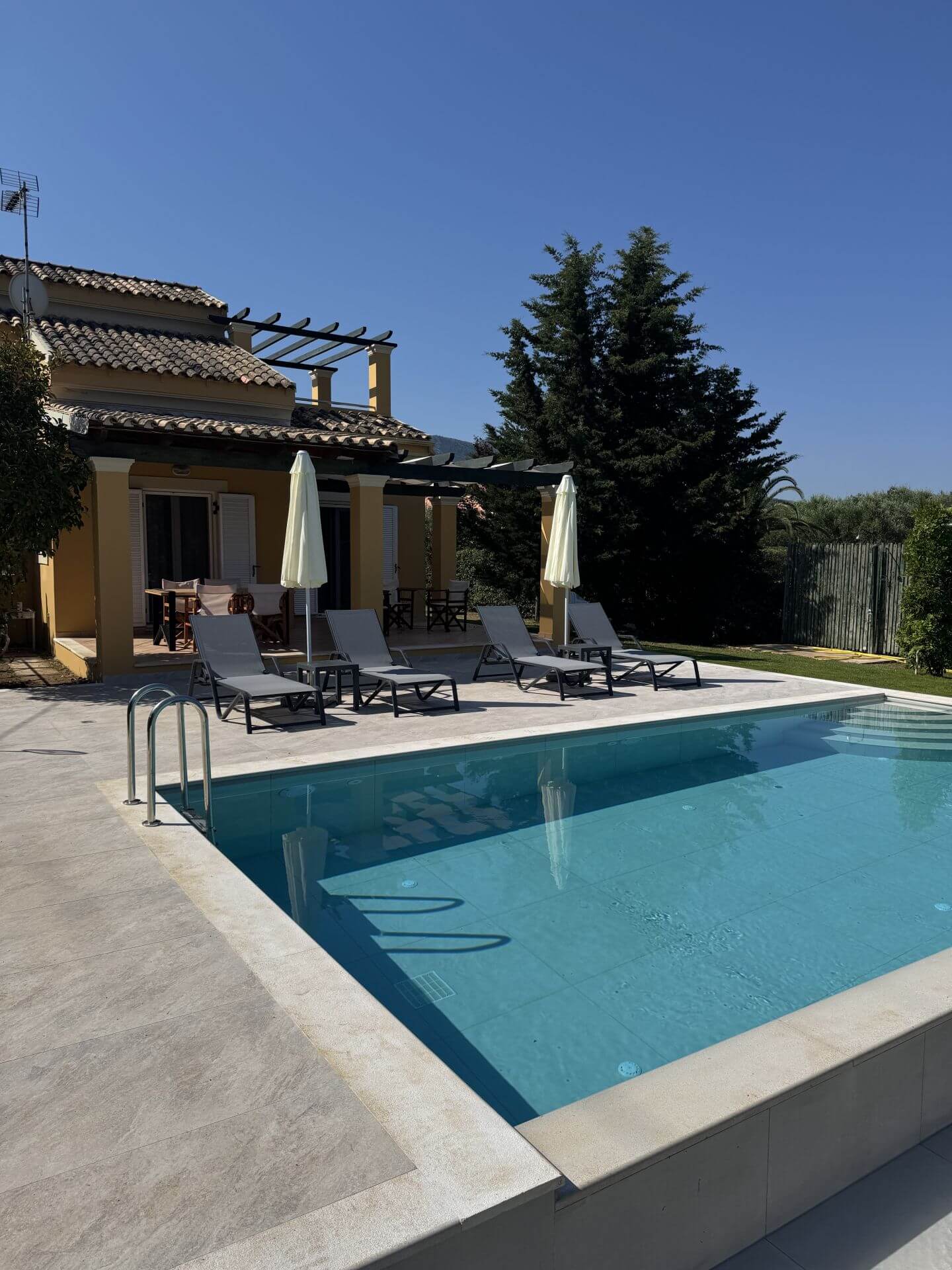 Two Villas Std with Pool - Beach Nearby